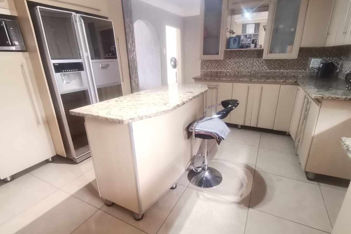 Comfortable Family Home in a Prime Letlhabile Location - Photo 3