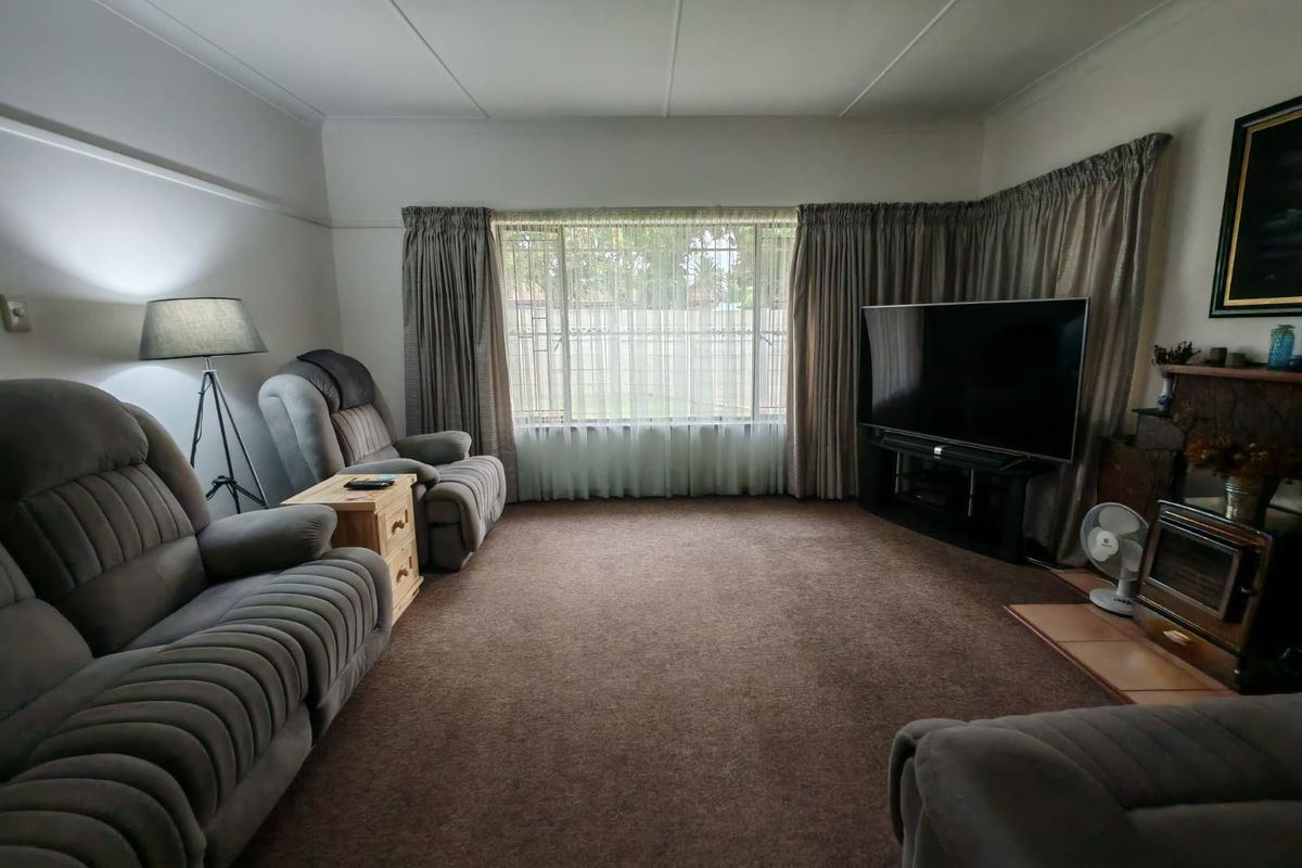 Beautiful 4 Bedroom House for Sale in Sasolburg Ext 5 - Photo 5