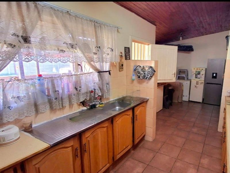 Beautiful 4 Bedroom House for Sale in Sasolburg Ext 5 - Photo 3