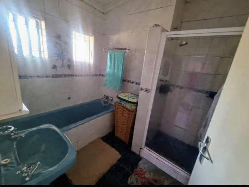 Beautiful 4 Bedroom House for Sale in Sasolburg Ext 5 - Photo 10