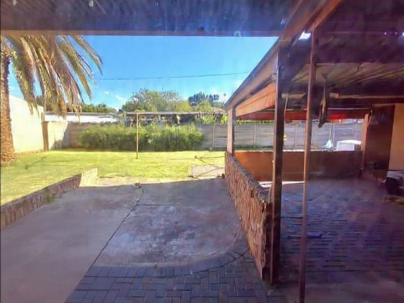 Beautiful 4 Bedroom House for Sale in Sasolburg Ext 5 - Photo 2