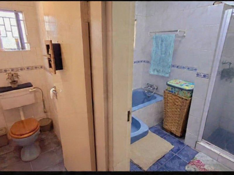 Beautiful 4 Bedroom House for Sale in Sasolburg Ext 5 - Photo 9