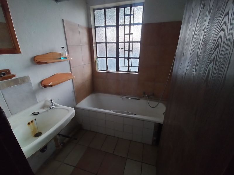 Huge Potential Property – Renovate, Rent Out or Redevelop - Photo 10