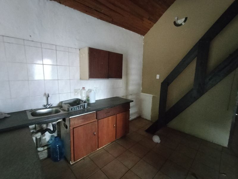 Huge Potential Property – Renovate, Rent Out or Redevelop - Photo 9