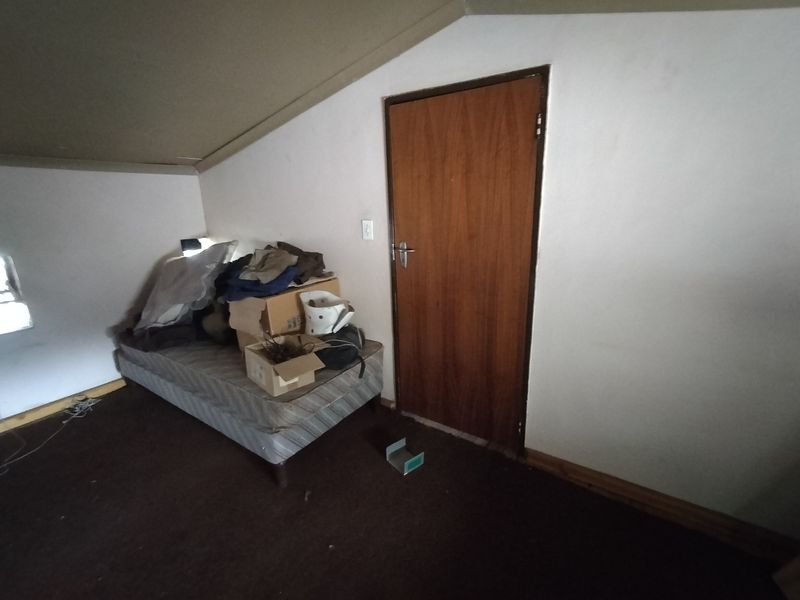 Huge Potential Property – Renovate, Rent Out or Redevelop - Photo 8