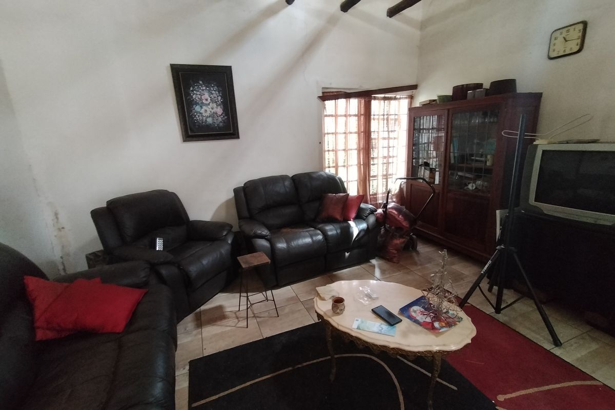 Huge Potential Property – Renovate, Rent Out or Redevelop - Photo 5