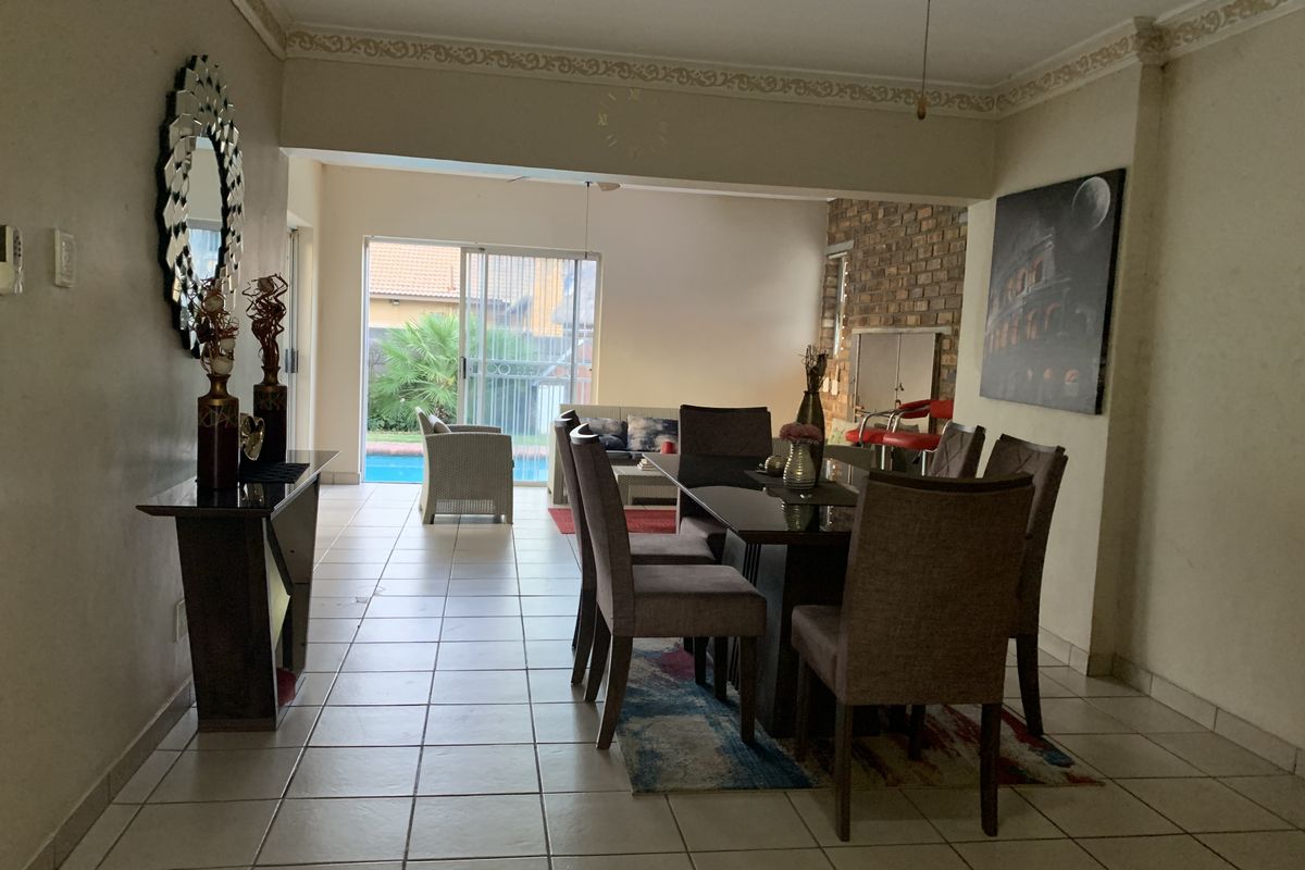 Where Comfort Meets Entertainment – A Home to Love! - Photo 5