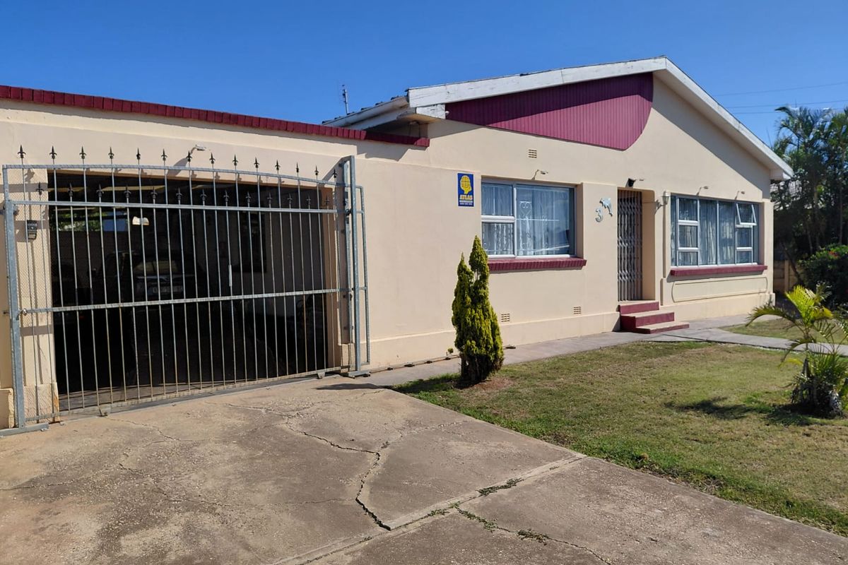 Spacious Family Home with Braai Room & Pool in Quiet Bothasrus - Photo 4