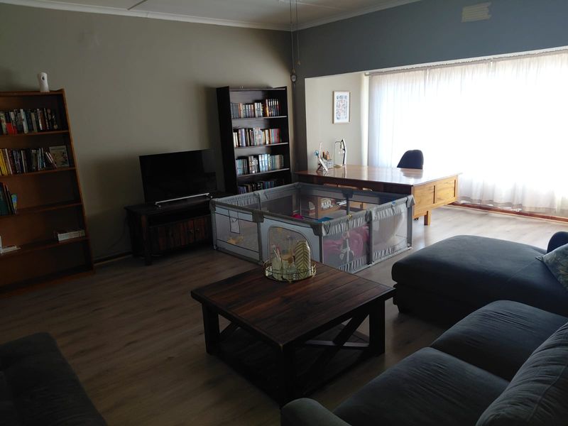 Spacious Family Home with Braai Room & Pool in Quiet Bothasrus - Photo 8