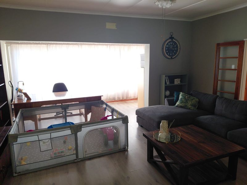 Spacious Family Home with Braai Room & Pool in Quiet Bothasrus - Photo 10