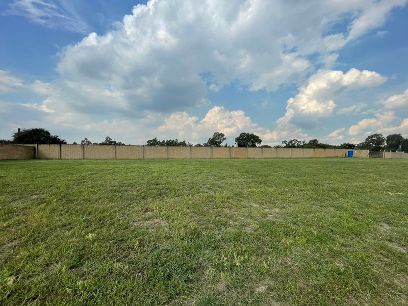 Prime vacant land-505 sqm in a secure estate. - Photo 3