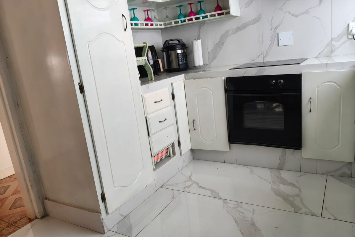 Comfortable Family Home in a Monnakato Prime  Location - Photo 3