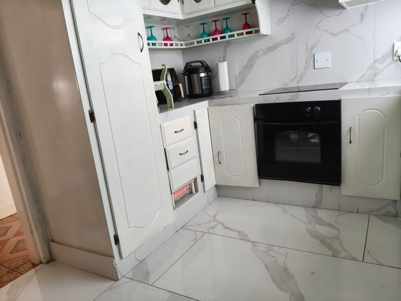 Comfortable Family Home in a Monnakato Prime  Location - Photo 3