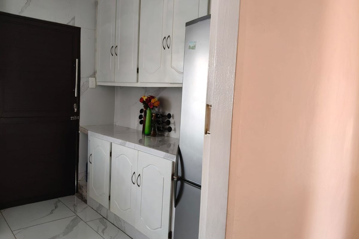 Comfortable Family Home in a Monnakato Prime  Location - Photo 5