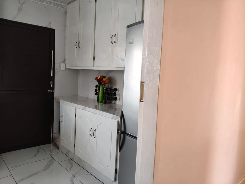 Comfortable Family Home in a Monnakato Prime  Location - Photo 5