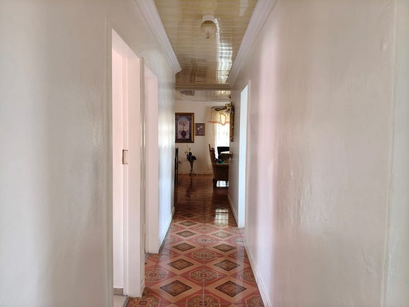 Comfortable Family Home in a Monnakato Prime  Location - Photo 9