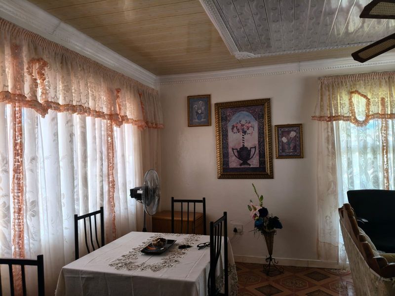 Comfortable Family Home in a Monnakato Prime  Location - Photo 8