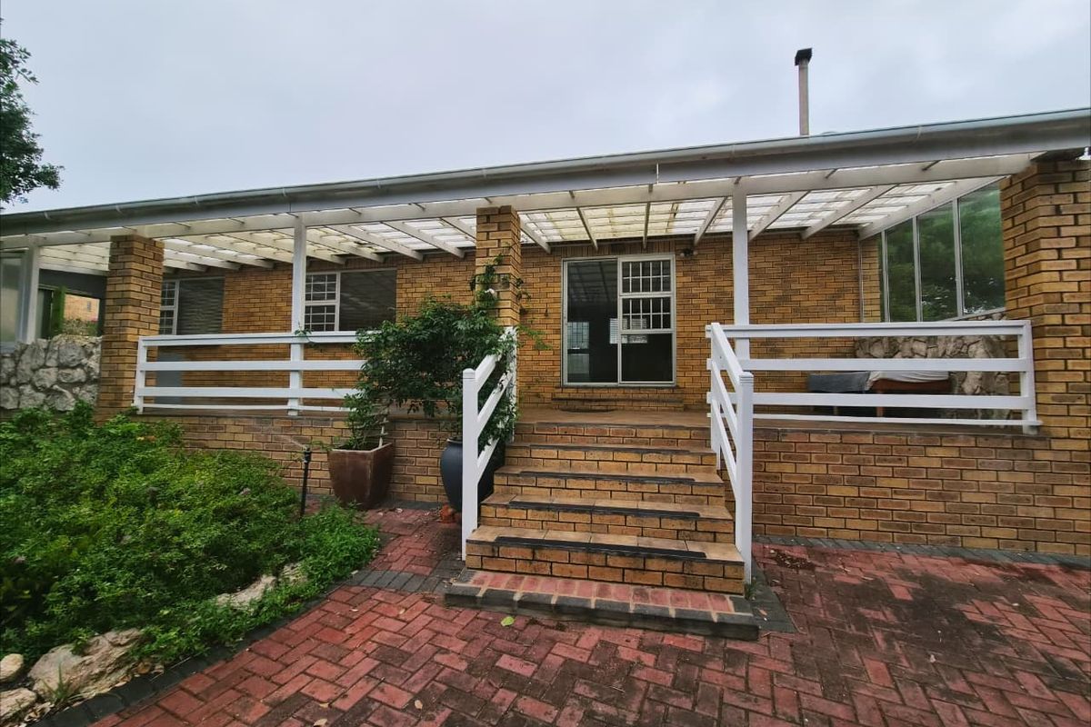 Ideal Family Home with Additional Living Quarters - Photo 4