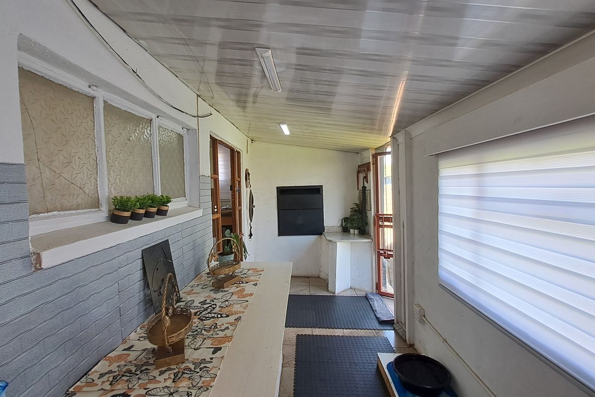 Family home in the heart of town - Photo 4