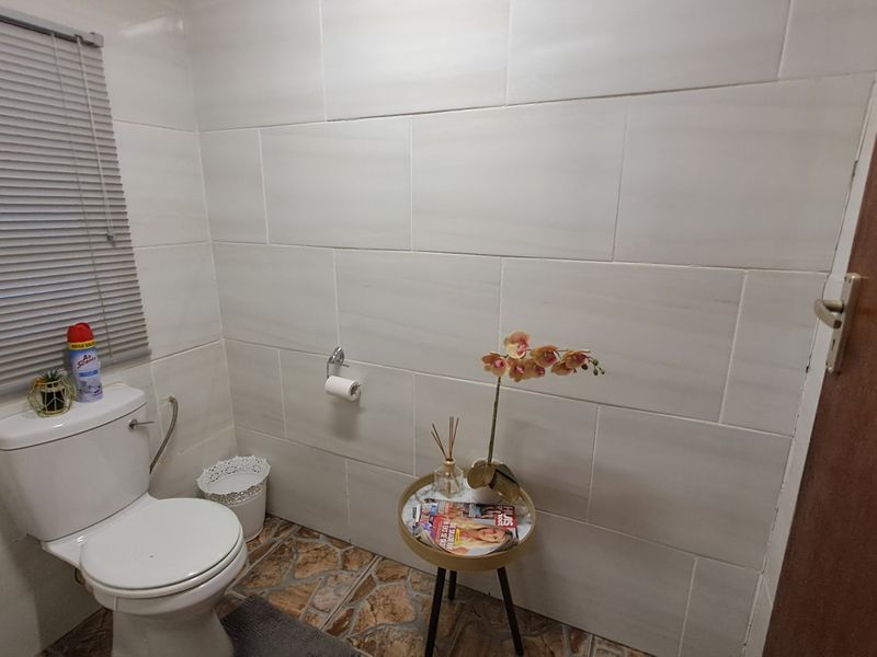 Family home in the heart of town - Photo 6