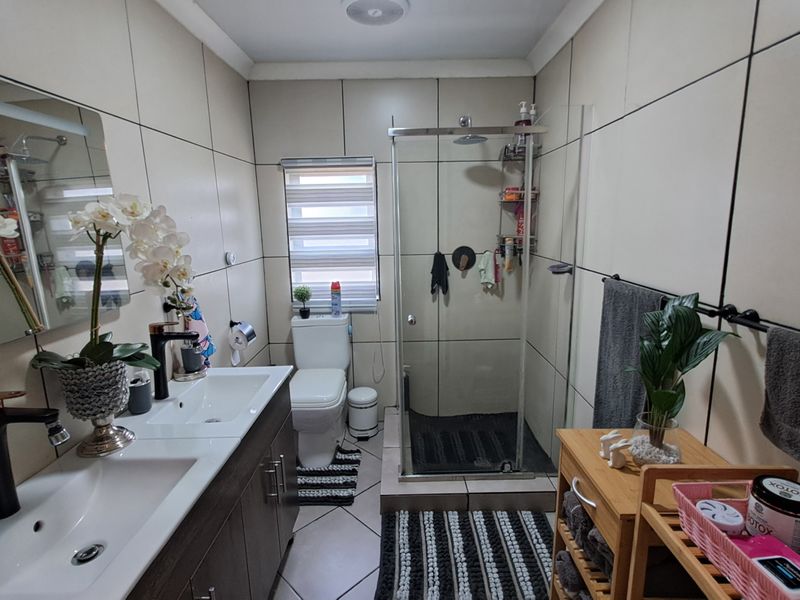 Family home in the heart of town - Photo 10