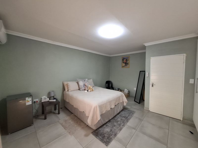 New modern 3‐bedroom duet in Birdswood,stylish comfort ready for you to call home! - Photo 10