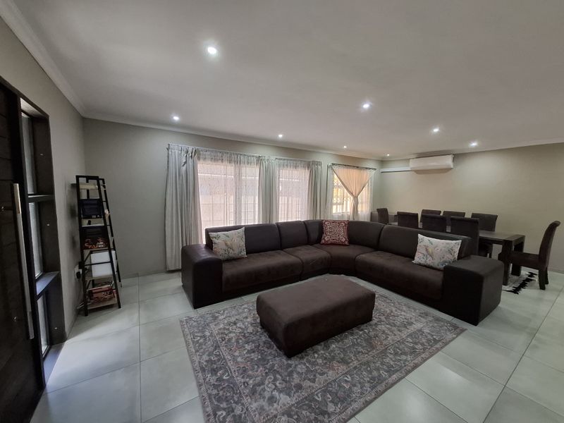 New modern 3‐bedroom duet in Birdswood,stylish comfort ready for you to call home! - Photo 7