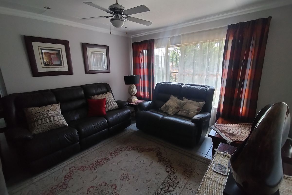 Move-In Ready Facebrick Gem with No Levies in Theresapark - Photo 5