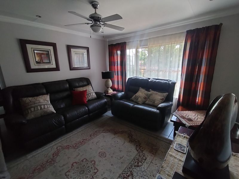 Move-In Ready Facebrick Gem with No Levies in Theresapark - Photo 5