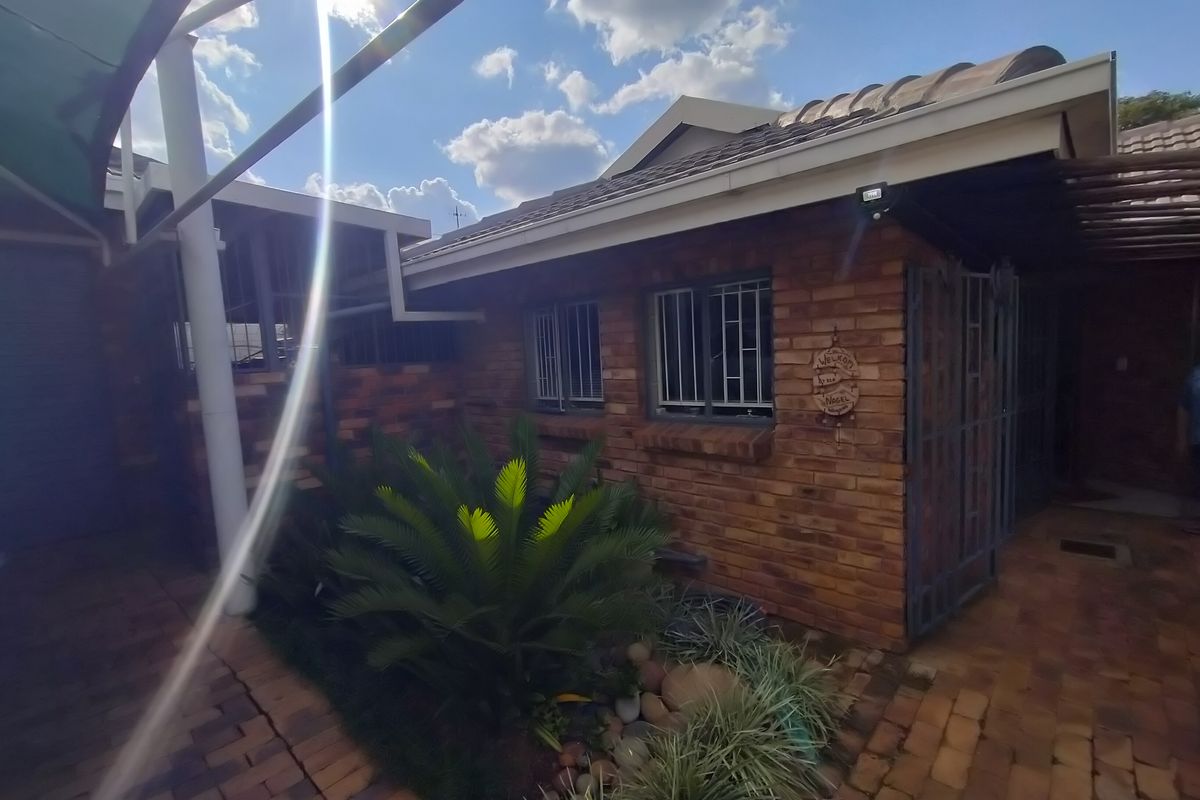 Move-In Ready Facebrick Gem with No Levies in Theresapark - Photo 2