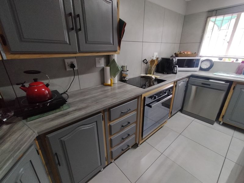 Move-In Ready Facebrick Gem with No Levies in Theresapark - Photo 8