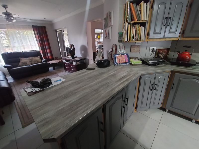 Move-In Ready Facebrick Gem with No Levies in Theresapark - Photo 7