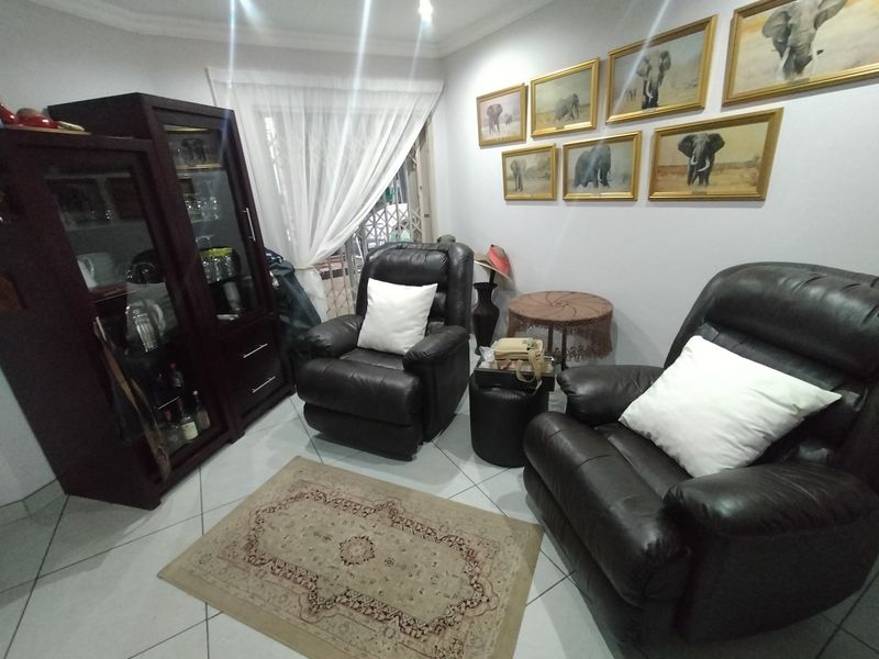 Move-In Ready Facebrick Gem with No Levies in Theresapark - Photo 6