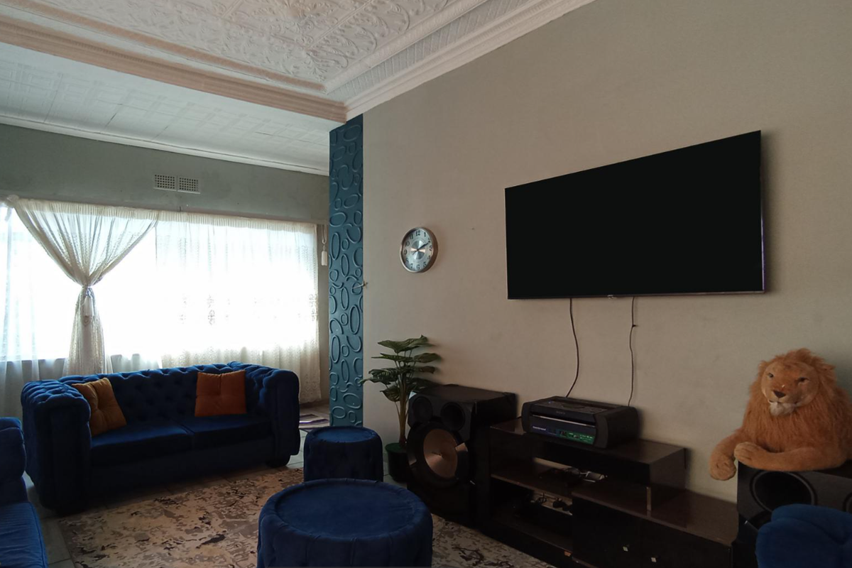 Spacious Family Home perfect for family living! - Photo 3