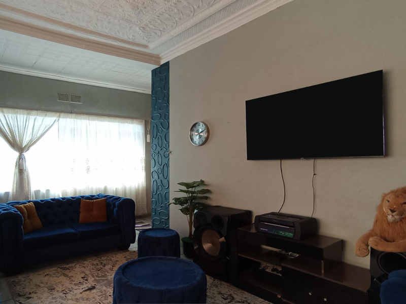 Spacious Family Home perfect for family living! - Photo 3