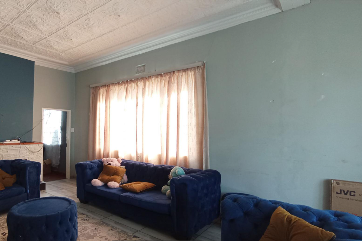 Spacious Family Home perfect for family living! - Photo 2