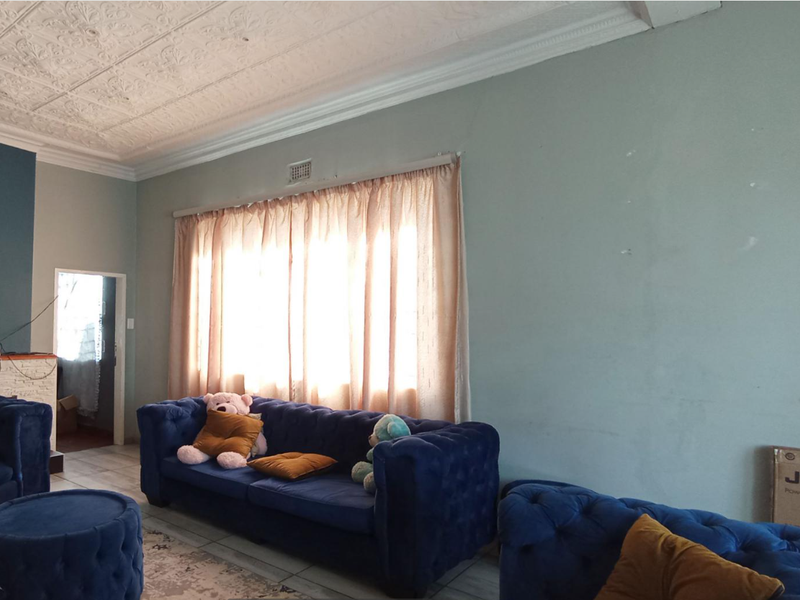 Spacious Family Home perfect for family living! - Photo 2