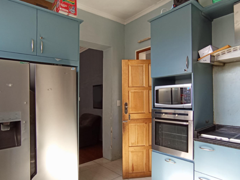 Spacious Family Home perfect for family living! - Photo 7