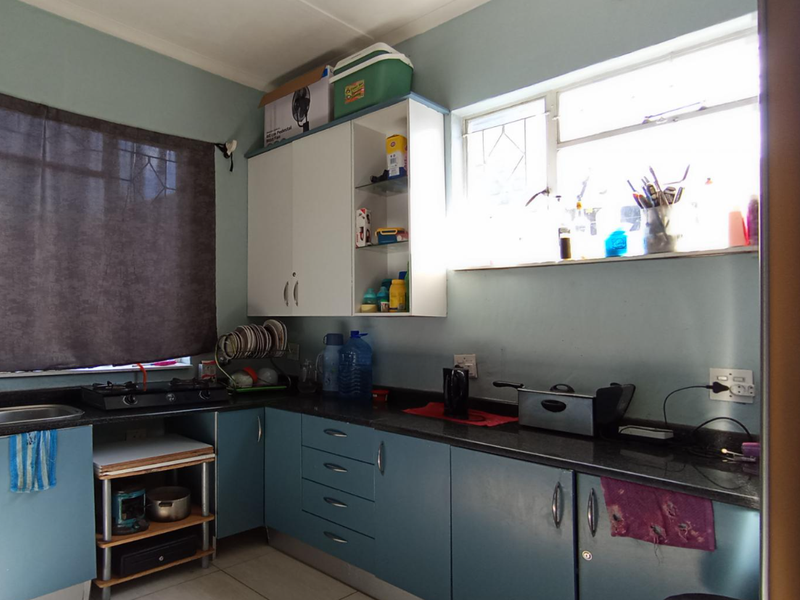 Spacious Family Home perfect for family living! - Photo 6