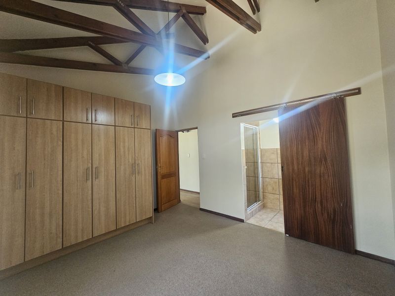 Stunning 2 Bedroom house with 3 bathrooms for sale in Riversdale - Photo 8