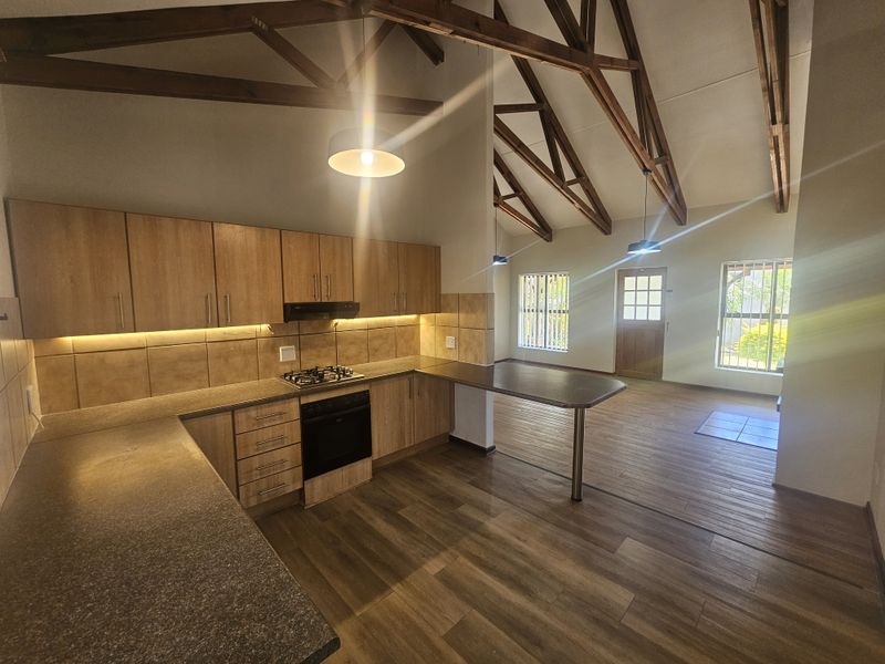 Stunning 2 Bedroom house with 3 bathrooms for sale in Riversdale - Photo 3