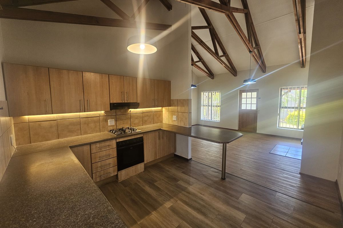 Stunning 2 Bedroom house with 3 bathrooms for sale in Riversdale - Photo 3