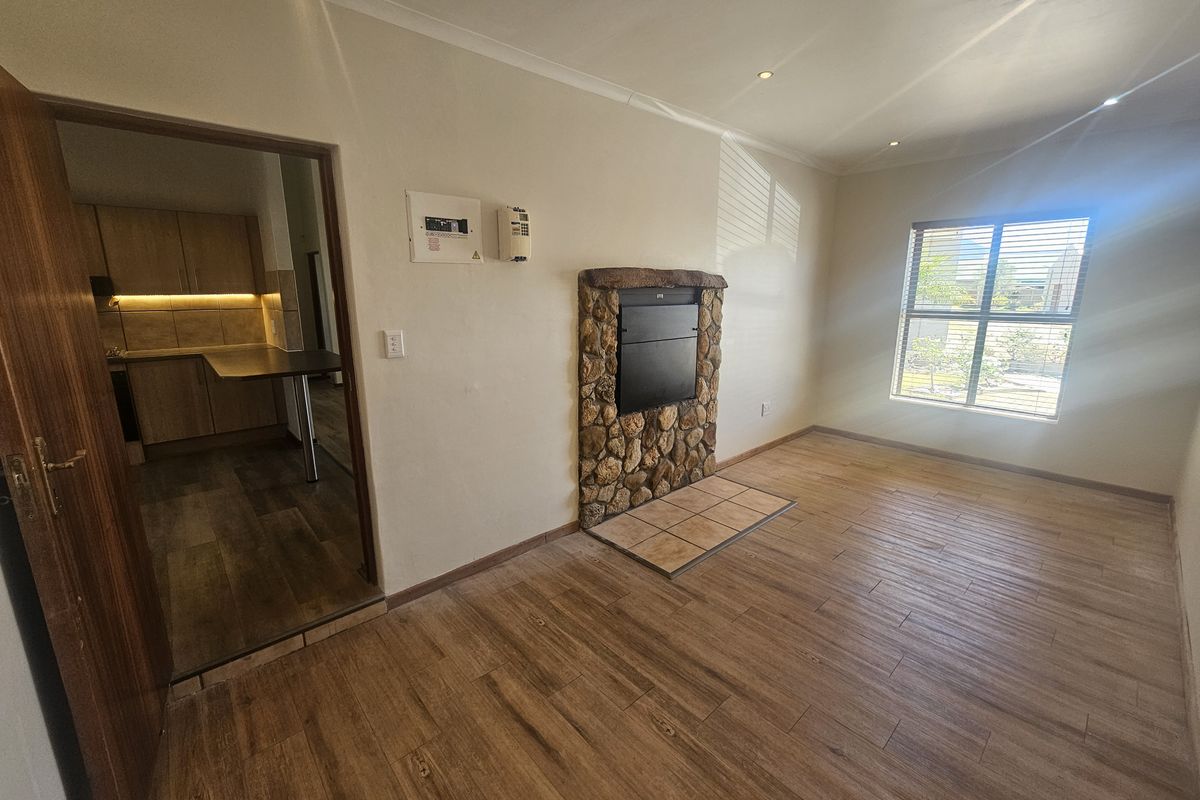 Stunning 2 Bedroom house with 3 bathrooms for sale in Riversdale - Photo 5
