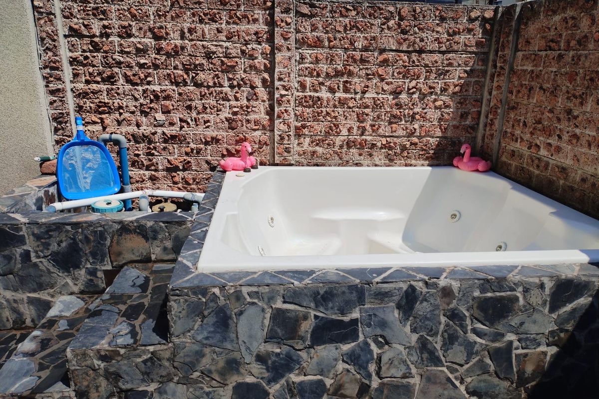 Live Luxury Non-Distressed Auction! Bidding to Start From R550 000 - Parklands Estate - Photo 5