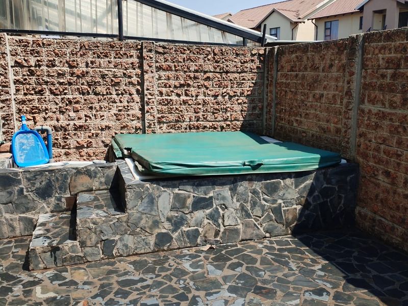 Live Luxury Non-Distressed Auction! Bidding to Start From R550 000 - Parklands Estate - Photo 6