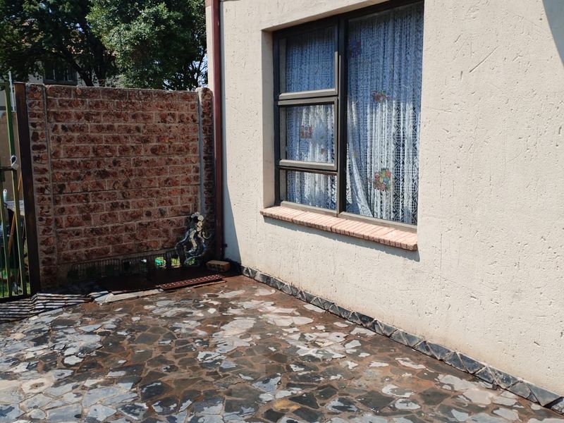 Live Luxury Non-Distressed Auction! Bidding to Start From R550 000 - Parklands Estate - Photo 9