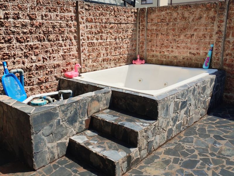 Live Luxury Non-Distressed Auction! Bidding to Start From R550 000 - Parklands Estate - Photo 4