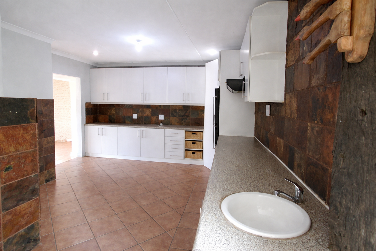 Spacious Family Home or Business Opportunity To Rent in Rensburg, Heidelberg - Photo 4