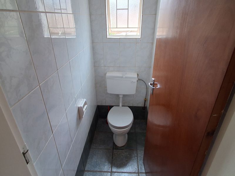 Spacious Family Home or Business Opportunity To Rent in Rensburg, Heidelberg - Photo 10