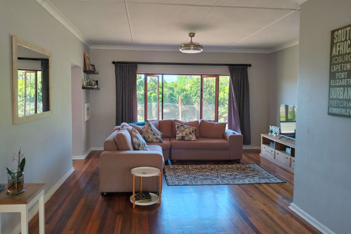 Spacious 4-Bedroom House for rental in Beacon Bay - Photo 3